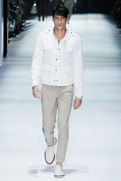 Look 11